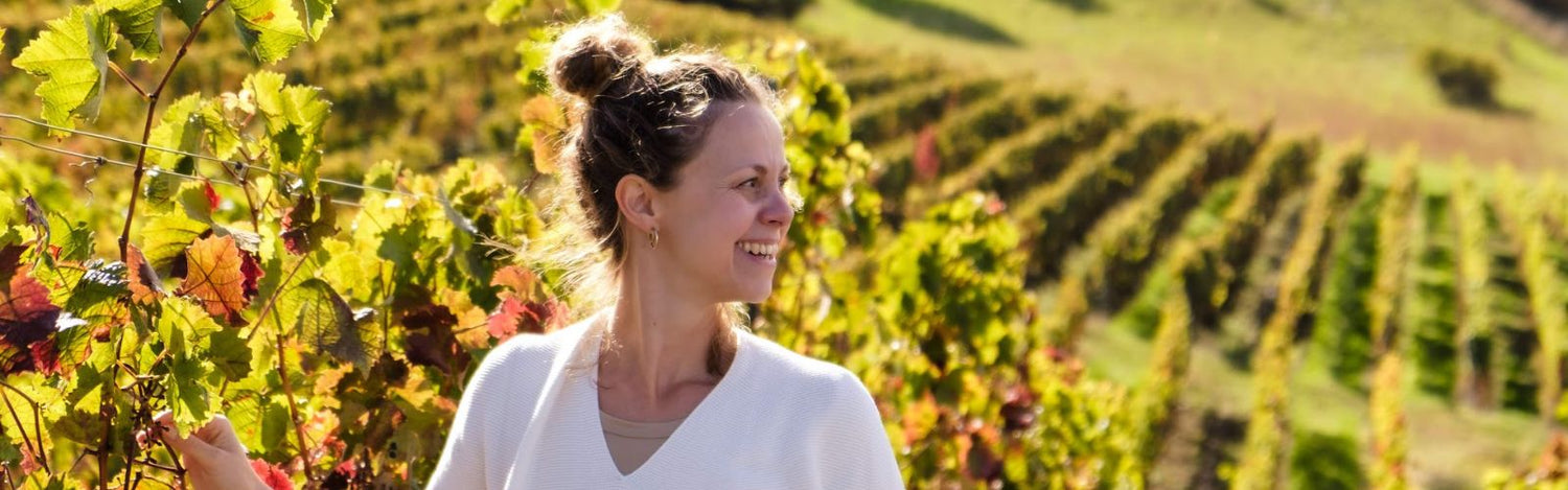 Charlotte Benzing smilende i vinmarken Women of Wine